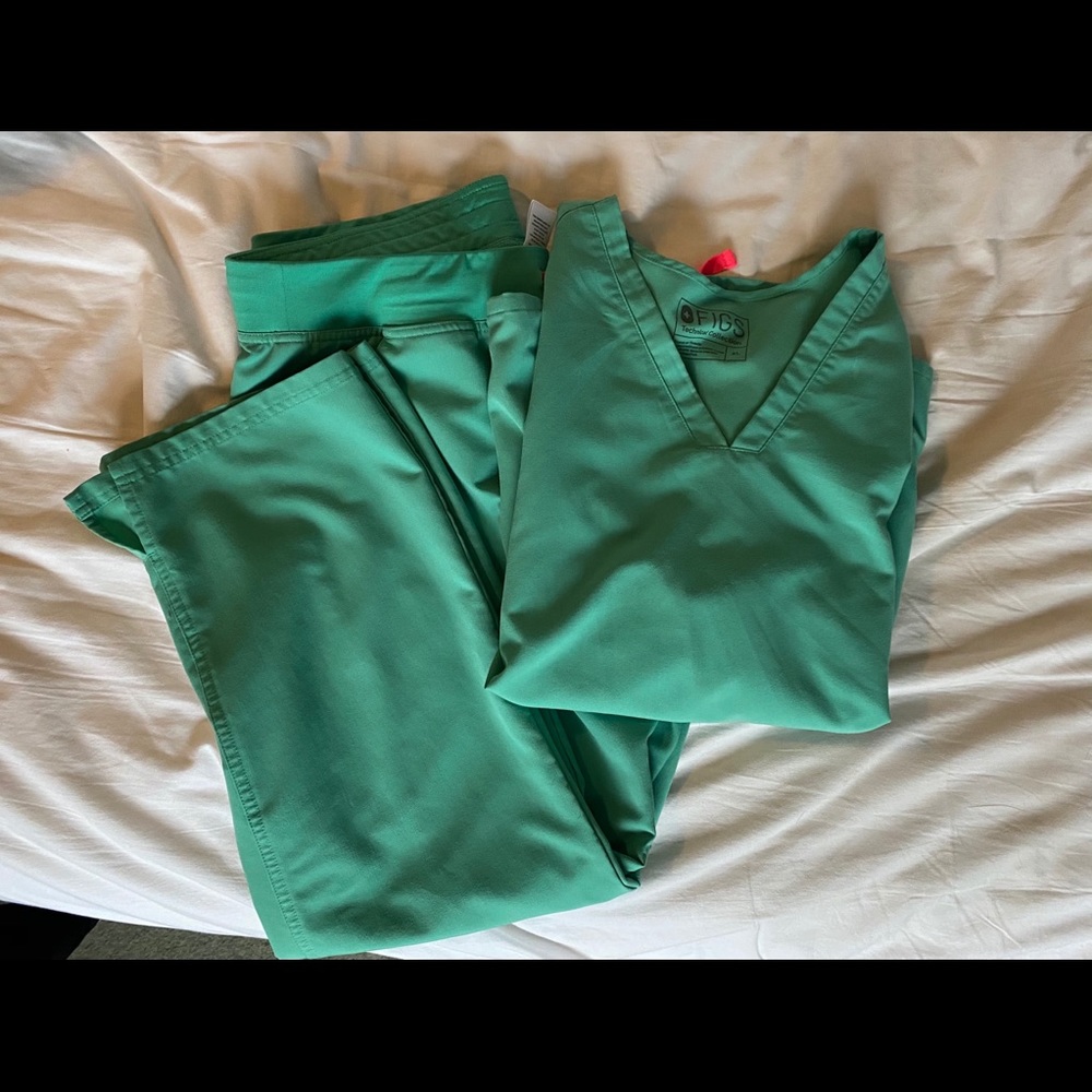 SOLD Figs Scrub Set Surgical Green